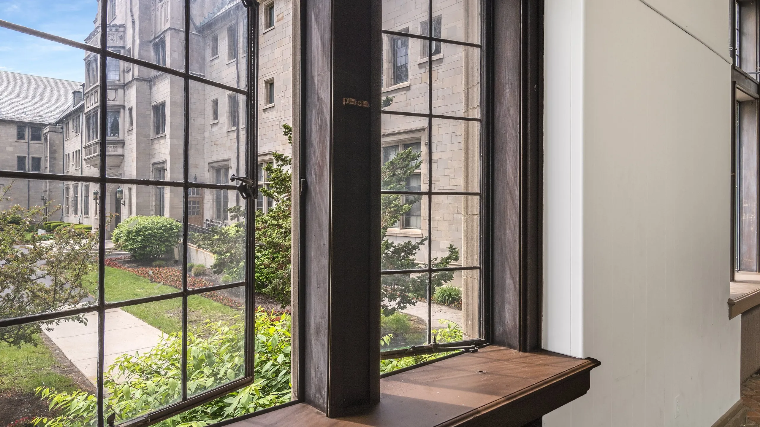 imgi_54_1ZOAR92CSTGM-scaled